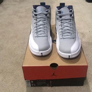 AIR JORDAN RETRO 12 GREY UNIVERSITY BLUE